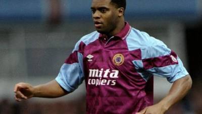 El delantero perdió la vida unos 90 minutos después de haber sido alcanzado por una descarga eléctrica.