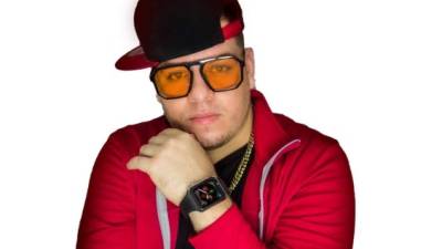 Cesar Castañeda es uno de los cantantes de música urbana más populares de Honduras.