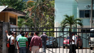 Los familiares de Serrano Mejía reclamaron ayer su cadáver en la morgue.