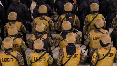 El Ejército y la policía salvadoreña realizan operativos para frenar la nueva ola de violencia en El Salvador.