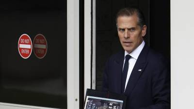 El hijo de Biden, Hunter, a su salida de un tribunal en Delaware.