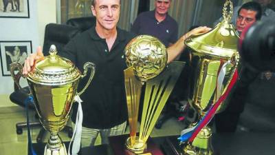 Danilo Tosello ganó títulos como jugador y entrenador del Olimpia.
