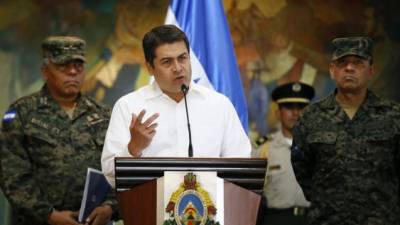El Presidente Hernández dijo que se están tomando acciones para tomar el control de los centros penales.