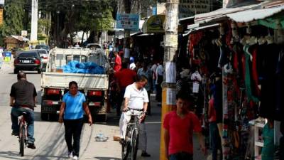 El comercio es una de las mayores actividades económicas de los cholomeños. El centro de la ciudad es el punto de afluencia para la mayoría, sobre todo en horas de la mañana.