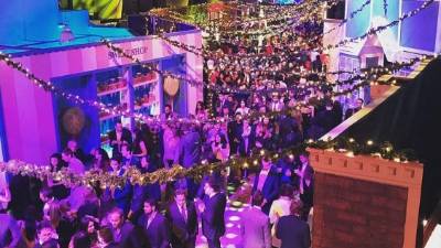 Mark Zuckerberg afrontó uno de sus peores años al mando de Facebook tras el escándalo de las filtraciones de identidad en la red social, la difusión de noticias falsas que tuvieron injerencia en la campaña electoral y las acusaciones de acoso sexual contra algunos empleados. Para dejar atrás sus desastroso 2018, Zuckerberg decidió tirar la casa por la ventana con una lujosa fiesta para sus más de 12,000 empleados en San Francisco.