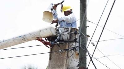 Cuadrillas de la Enee trabajarán en una línea de transmisión.