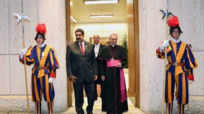 Maduro viajó este lunes al Vaticano para reunirse con el Papa Francisco. AFP.