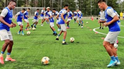 Los 26 futbolistas trabajan con normalidad en el microciclo en Siguatepeque.