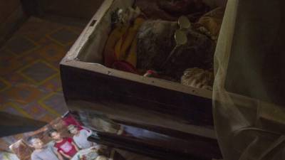 El cadáver de Lai Lamba Matandung ha permanecido cuatro años en su casa, en los que ha sido embalsamada por la familia, y tratada como si no hubiera fallecido. EFE