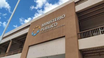 Se trata de Aldo Vinicio Quiroz Hernández y los profesionales del derecho, Olimpia Janeth Palma Posadas y Ronel Nahún Gómez Larios. Imagen de archivo.