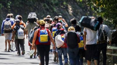 Cientos de migrantes venezolanos caminan por la ciudad de Cúcuta, Colombia./AFP.