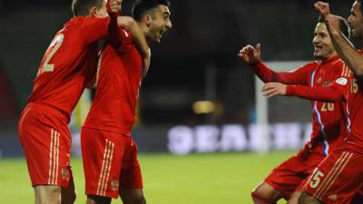 Los rusos celebran un gol contra Luxemburgo.