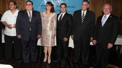 Enrique Morales hijo, Ramón Irula, Argelia Nodarse, Marco Torres, Juan Bendeck y Roger Valladares.