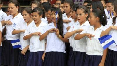 Una de las metas es que los niños terminen su educación primaria con 12 años de edad o menos.