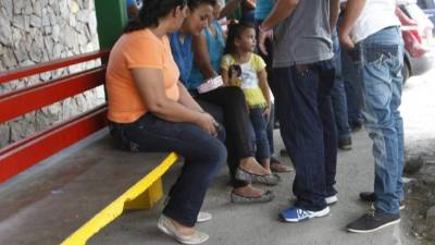 Los parientes, que llegaron ayer a la morgue forense a reclamar los cadáveres de los jóvenes, piden que se haga justicia y se castigue a los autores del triple crimen.