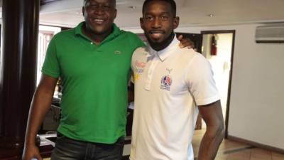 Milton y Johnny en el hotel de concentración del cuadro albo.