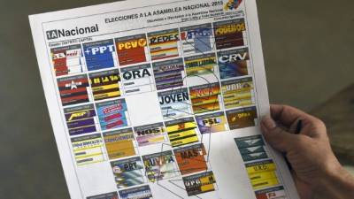 Papeleta de votación en Caracas el 05 de diciembre 2015 en vísperas de las elecciones legislativas.