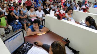 Abarrotadas están las ventanillas de la Municipalidad de El Progreso por ciudadanos que pagan impuestos.
