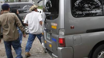 Dolientes en la morgue de San Pedro Sula.