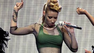 Iggy Azalea dijo se sentía bien con sus nuevos senos.