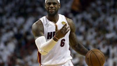 BROOKLYN, NY - MARCH 25: LeBron James #23 of the Cleveland Cavaliers shoots a free throw against the Brooklyn Nets on March 25, 2018 at Barclays Center in Brooklyn, New York. NOTE TO USER: User expressly acknowledges and agrees that, by downloading and or using this Photograph, user is consenting to the terms and conditions of the Getty Images License Agreement. Mandatory Copyright Notice: Copyright 2018 NBAE Nathaniel S. Butler/NBAE via Getty Images/AFP
