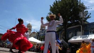 En la Plaza Central ya se viven las fiestas.