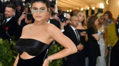 Kylie Jenner arrives for the 2018 Met Gala on May 7, 2018, at the Metropolitan Museum of Art in New York. The Gala raises money for the Metropolitan Museum of Arts Costume Institute. The Gala's 2018 theme is Heavenly Bodies: Fashion and the Catholic Imagination. / AFP PHOTO / ANGELA WEISS
