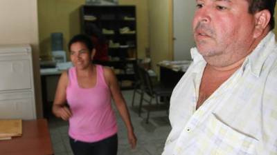 Sara Flores y su esposo Manuel Pérez Pineda comparecieron ayer por la tarde ante el Juzgado de Paz del municipio de La Lima, adonde se ventilará el caso por violencia doméstica.