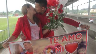 Marco Vega junto a su amada.