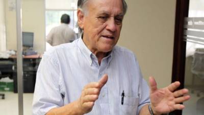 Chelato Uclés recomienda a la Fenafuth no apresurar la contratación del nuevo selecionador.