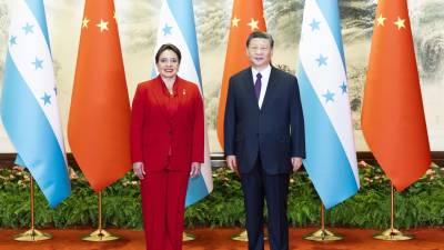 Xi Jinping, presidente de China, y Xiomara Castro, presidenta de Honduras.