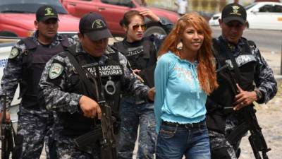 Un fuerte contingente policial y militar fue asignado para el traslado de la China a los tribunales de La Ceiba, adonde se le celebró la audiencia inicial.