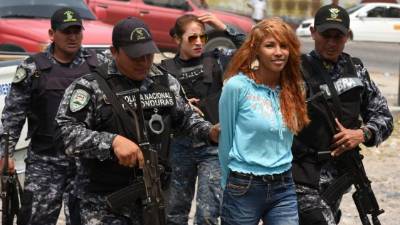 Un fuerte contingente policial y militar fue asignado para el traslado de la China a los tribunales de La Ceiba, adonde se le celebró la audiencia inicial.