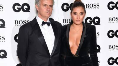 Matilde eclipsó a su padre, José Mourinho, en una entrega de premios al vestir un espectacular esmoquin con pronunciado escote.