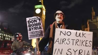 Contrario al apoyo del Parlamento, los londinenses se han manifestado en contra de la acción militar británica en Siria.