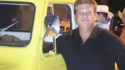 Familiares de Emilio Williams llegaron ayer a la morgue del Ministerio Público en Tegucigalpa.