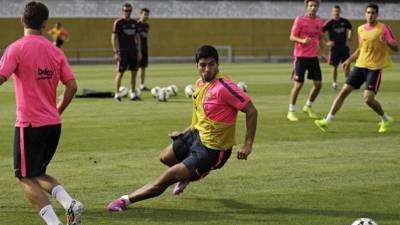 El delantero uruguayo Luis Suárez podría debutar oficialmente contra el Real Madrid.