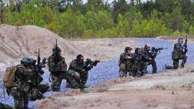 En noviembre de 2014, un exmiembro de los Navy Seals, Robert O'Neill, admitió públicamente haber abatido a Osama Bin Laden con tres disparos.