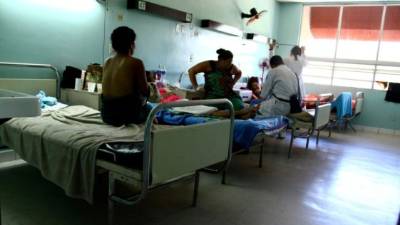 Las mujeres que dan a luz en el Mario Rivas son evaluadas constantemente.