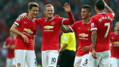 Ander Herrera, Marcos Rojo y Ángel Di María celebran el gol de Rooney.