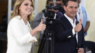 El mandatario mexicano, Enrique Peña Nieto llegó a votar junto a su esposa, Angélica Rivera, en el Distrito Federal.