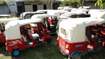 Las mototaxis decomisadas se encuentran en el parque de la Policía en Santa Rita.