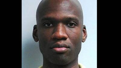 Aaron Alexis, señalado por el FBI como el presunto autor del ataque contra un complejo de la Marina en Washington que dejó al menos 13 muertos, era un tipo solitario y con un pasado violento que le valió su expulsión de la Marina en 2011.