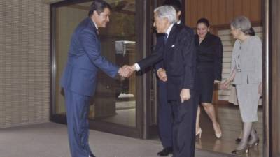 Presidente de Honduras, Juan Orlando Hernández, y su esposa Ana García son recibidos por el emperador de Japón Akihito y la emperatriz Michiko. AFP