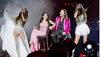 El “Buki” y sus hijas Marla, Beatriz y Alison.