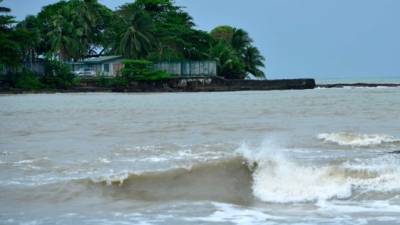 El oleaje en el Caribe de Nicaragua ante la inminente llegada de Otto. AFP.