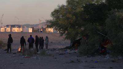 Estos grupos los explotan mediante extorsiones y trata de personas, aprovechando su vulnerabilidad durante el trayecto.