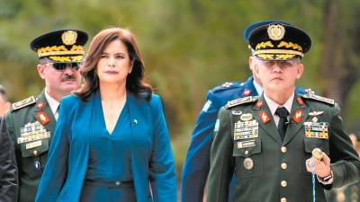 <b><span class=mln_uppercase_mln>Mandamás.</span></b> La también precandidata presidencial está al frente de la institución castrense.