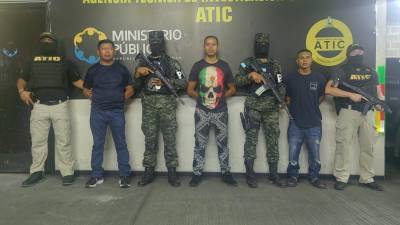 Los tres sospechosos fueron presentados por la Atic.