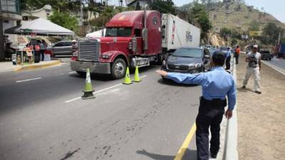 Personal de Migración hizo la detención de estos ciudadanos que iban para Estados Unidos.